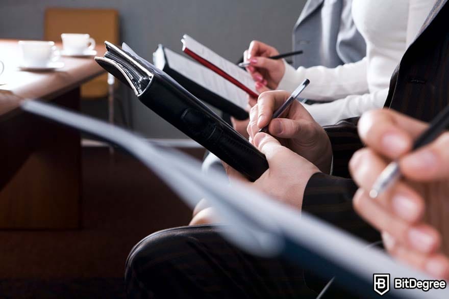 How to become a writer: journalists taking notes.