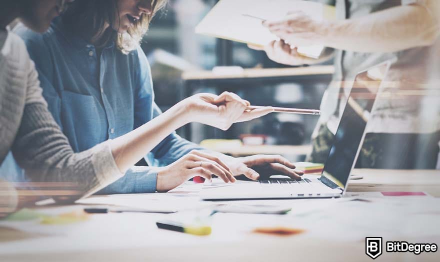 How to become a marketing manager: team working with projects.