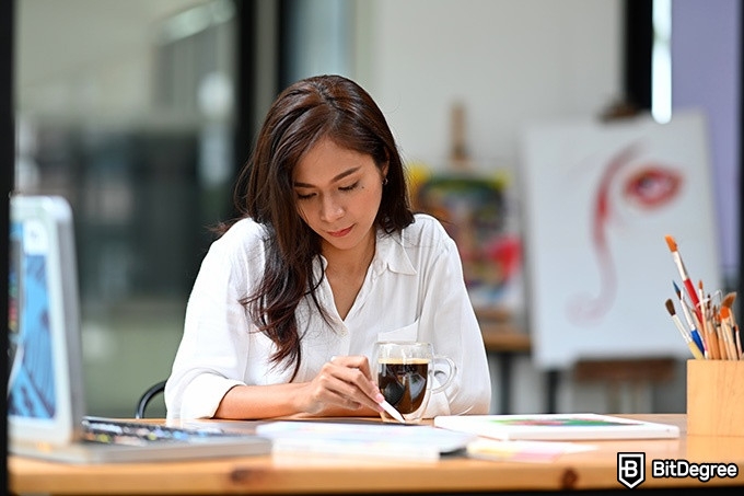 How to draw: a woman is drawing at an art studio.