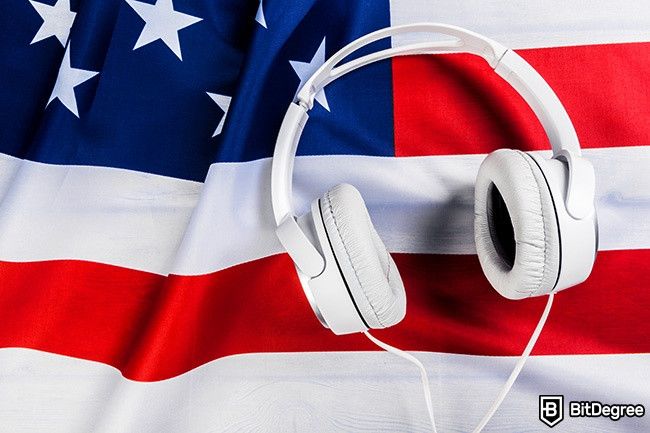 Cách học tiếng Anh: Cờ Mỹ với tai nghe.