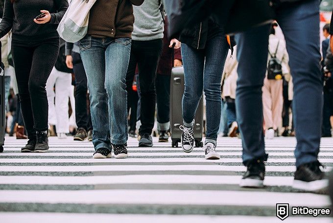 Online ethics courses: people are crossing the street.