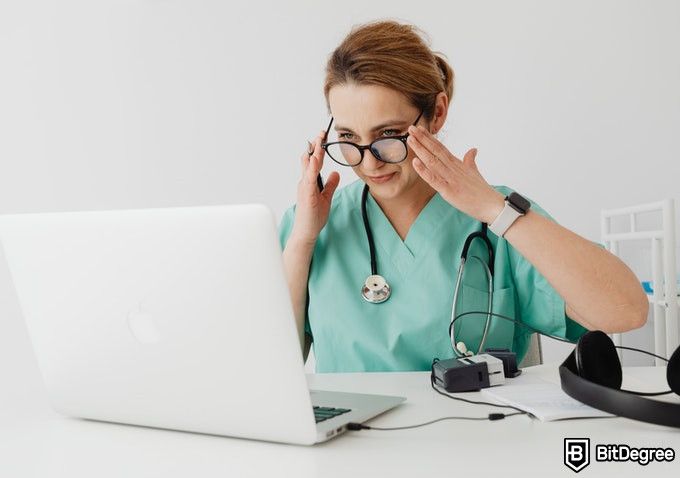Online Healthcare Degrees: woman doctor looking at a laptop.