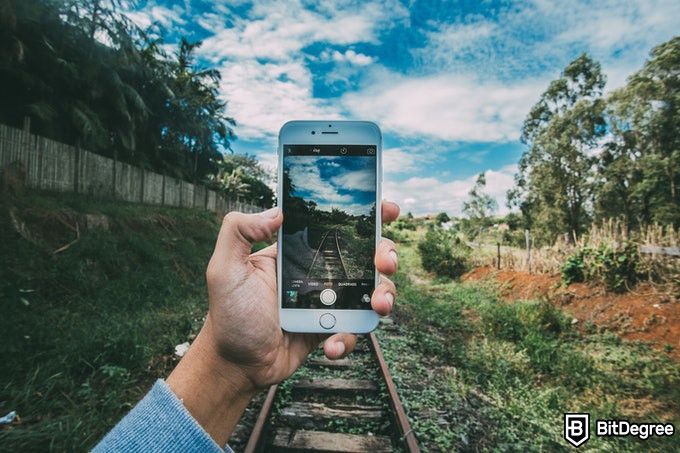 Online photography classes: picture of a railroad taken on mobile