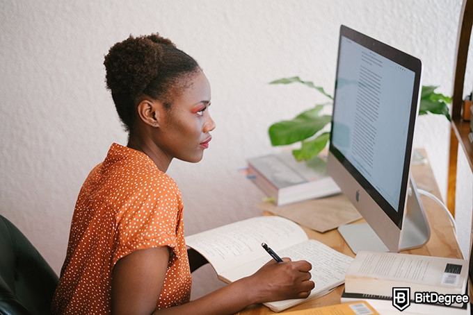 Online teaching courses: a woman studying.