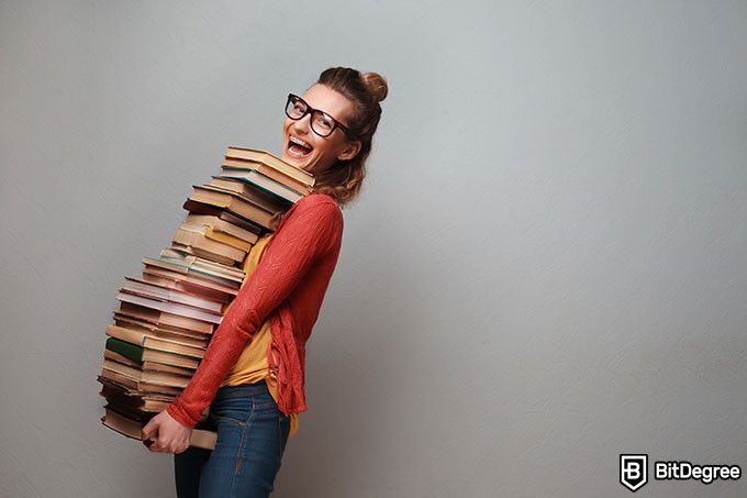 Как стать учителем: девушка со стопкой книг.