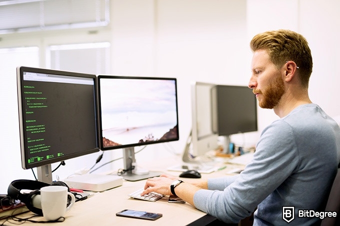 Udacty Intro to Programming: a guy coding.