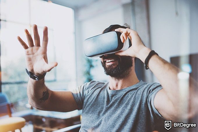 Nanodegree Udacity VR: Una persona inmersa en realidad virtual.