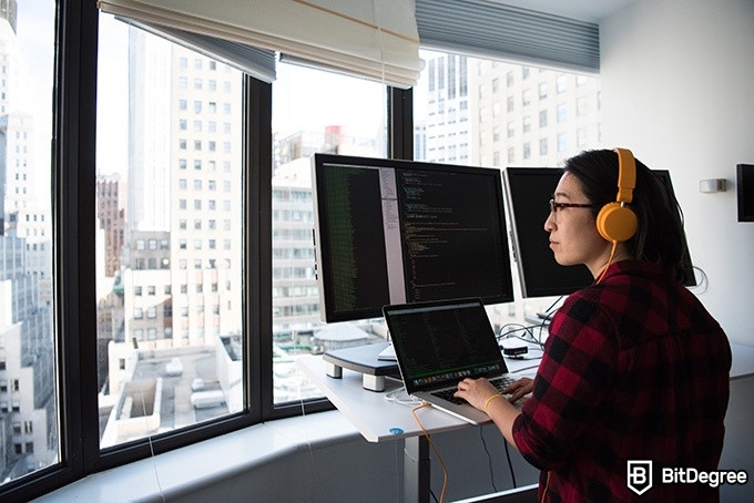 Ciencia de datos de Udemy: Mujer tomando un descanso.