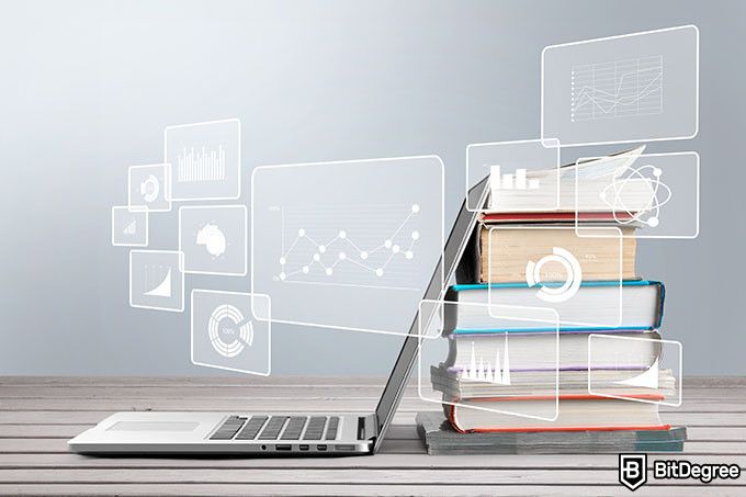 Онлайн обучение: книги и ноутбук.