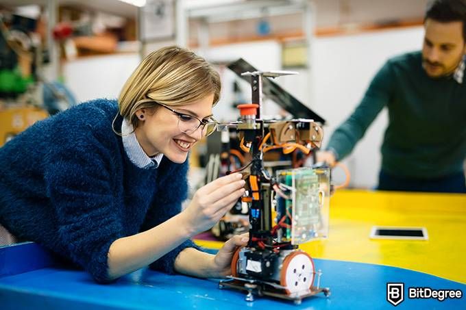 Engineering online degree: a robotics student is building a robot.