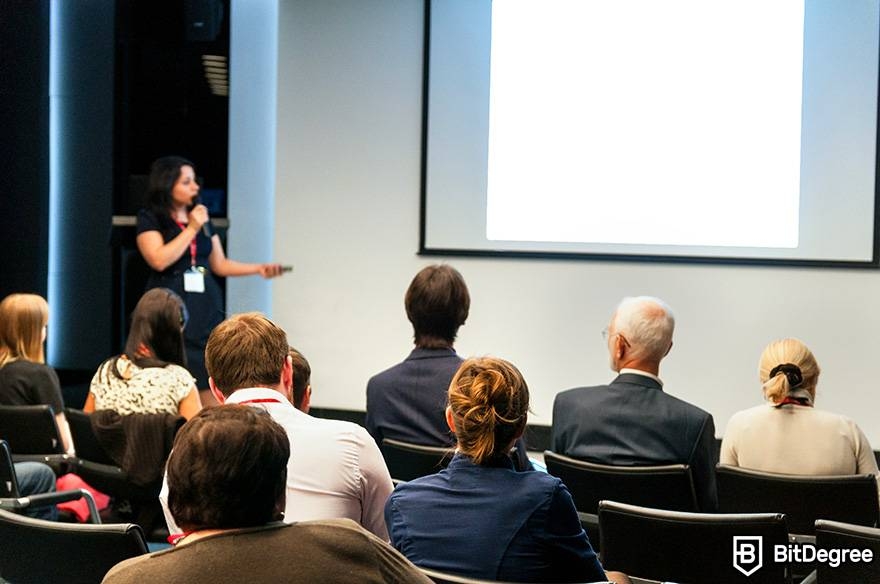 Public speaking classes online: a woman is presenting during a conference.